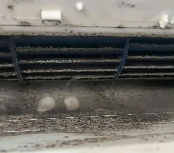 三沙空调吹的风有股烧焦味是怎么回事